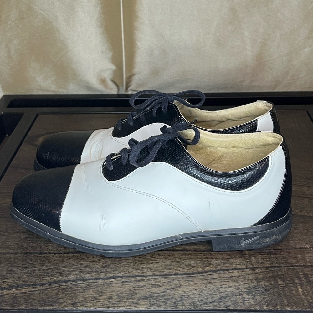 Women’s Nike Golf Shoes-Verdana Last -Black and White. - Picture 4 of 11